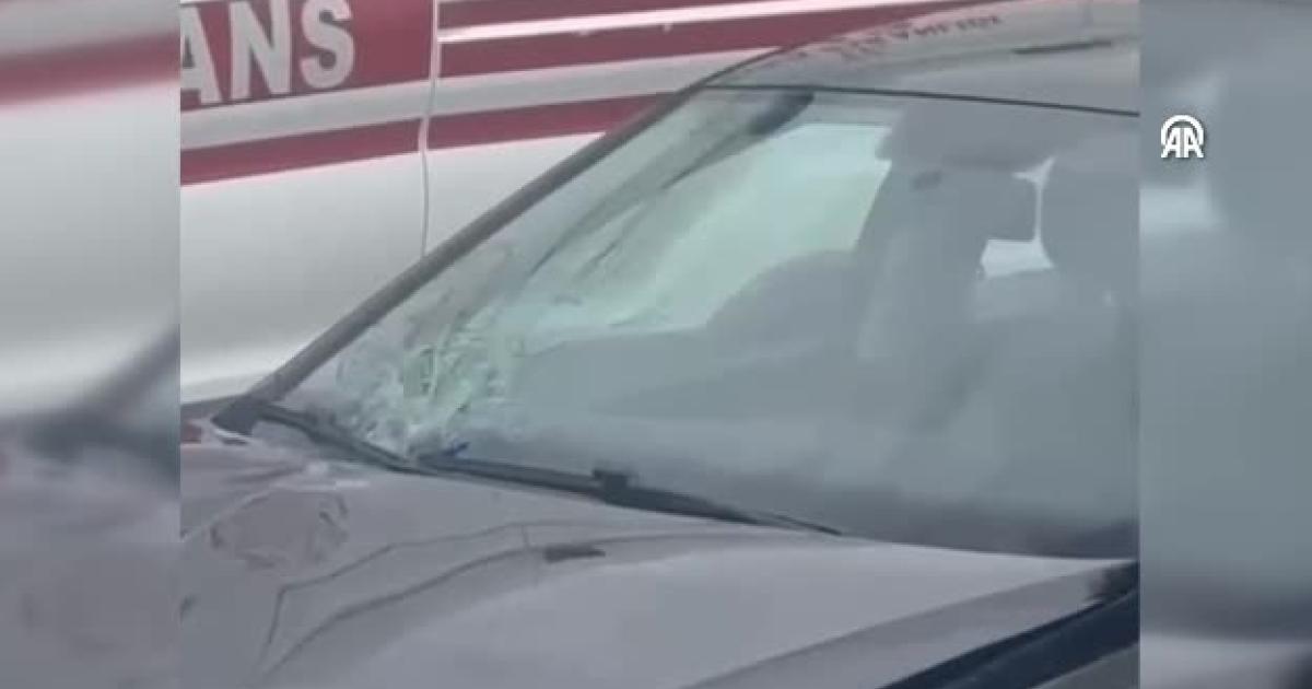 duzcede otomobilin carptigi kadin hastaneye kaldirildi shT8RizN.jpg