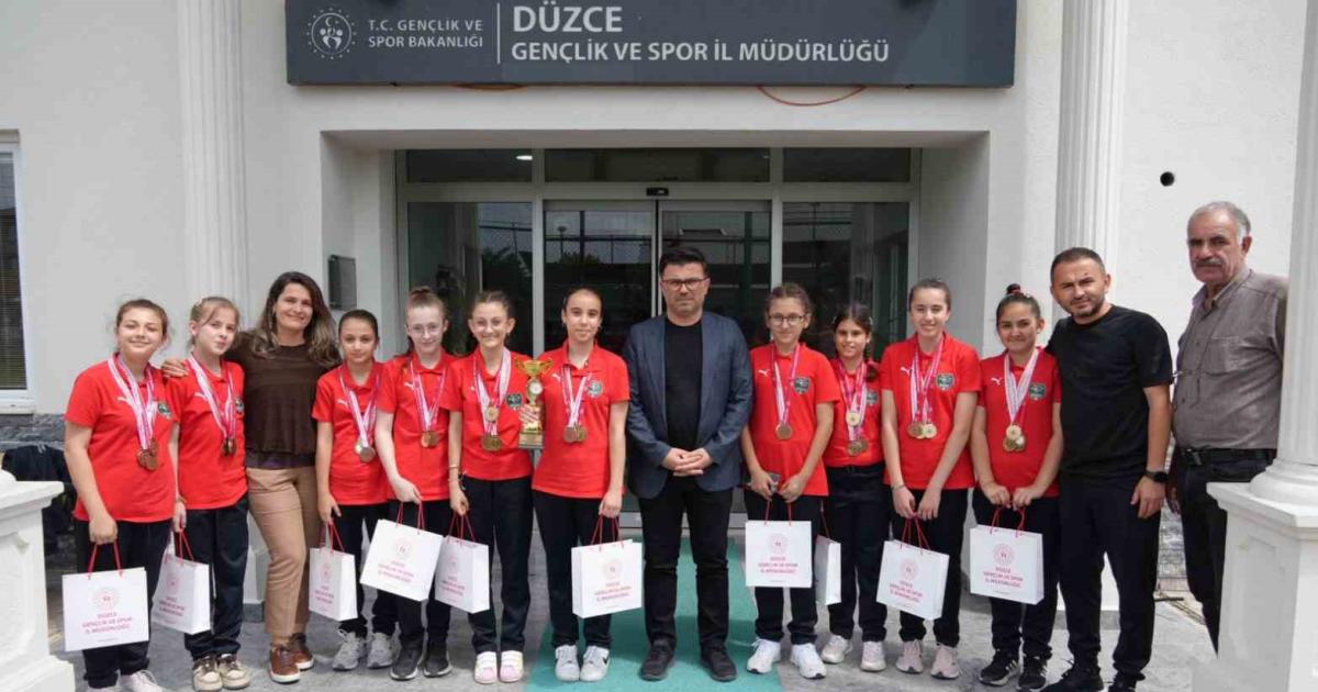 duzcenin temsilcisi turkiye dorduncusu oldu sLTLmCAg.jpg