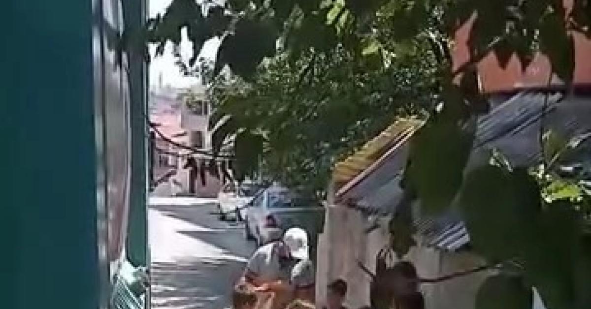 gebzede temizlik personelinden cocuklara surpriz 9rL5qCam.jpg