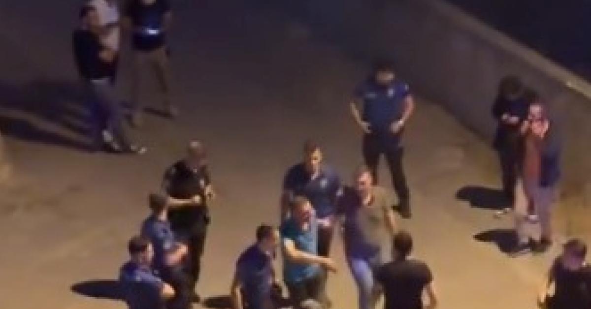 izmit sokaklarinda tabanca ile dolasan sahis gozaltina alindi Gh5gNBCU.jpg