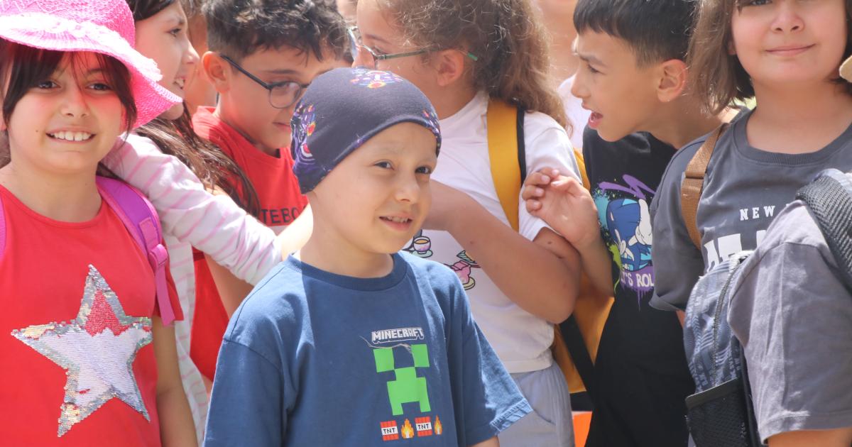 kanseri yenen yigit cankiridaki okulunda coskuyla karsilandi pmvH751E.jpg