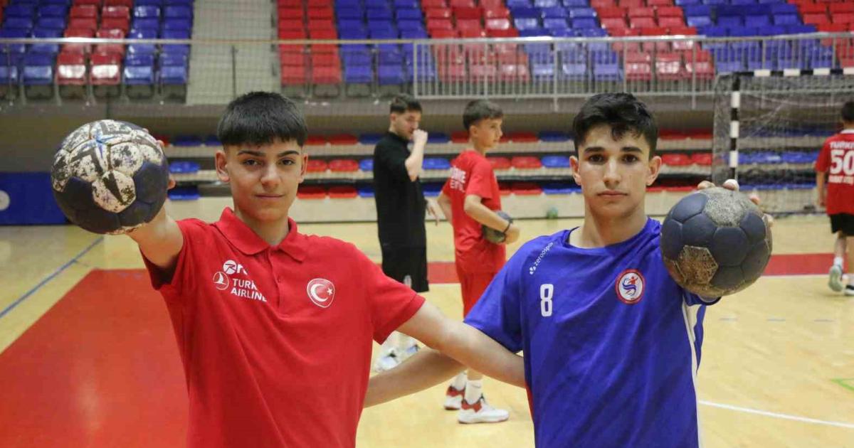 karabuklu iki oyuncu milli takima davet edildi f5Wjlvhn.jpg