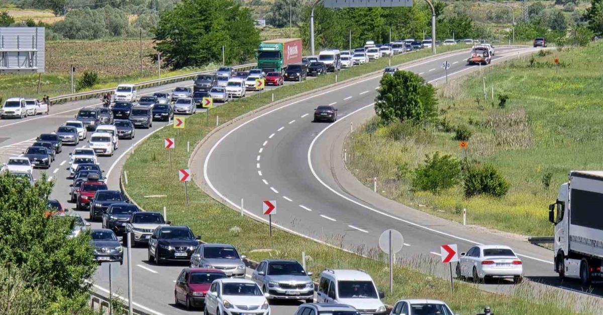 karabukte trafige kayitli arac sayisi 82 bini asti N7dH9511.jpg