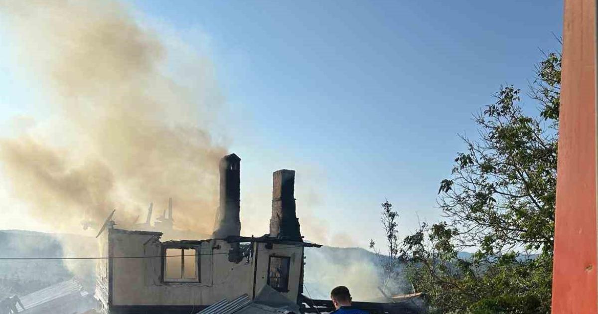 kastamonu azdavayda yangin ahsap ev kul oldu dH31n7IH.jpg