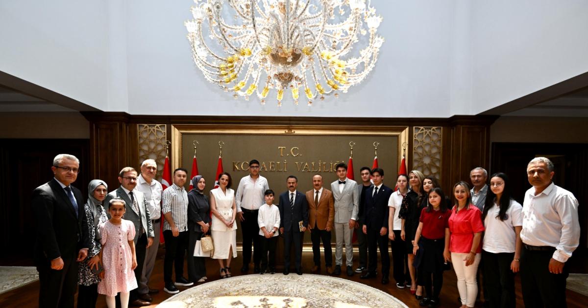 kocaelide ogrencilerden vali aktasa ziyaret pLAbjW6c.jpg