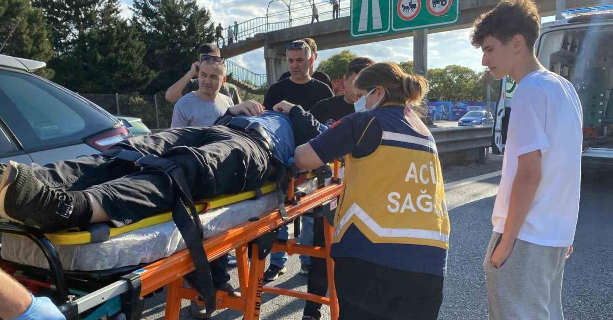 kocaelide trafik kazasi surucu yaralandi StJVKC92.jpg