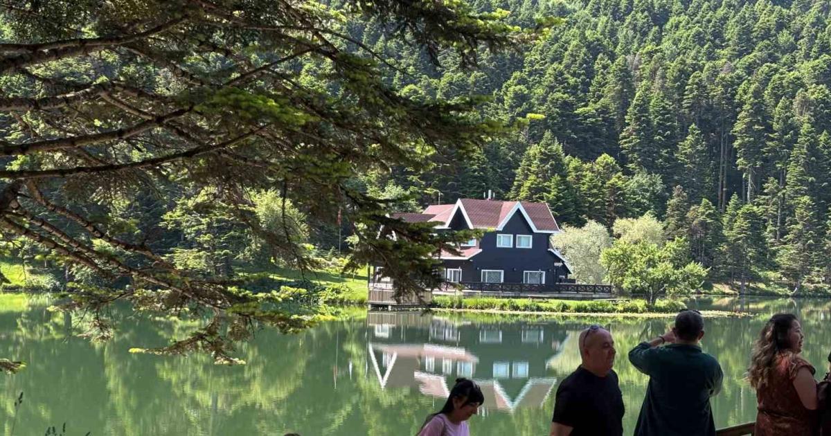 kurban bayraminda golcuk tabiat parkina yogun ilgi qrpLjZOr.jpg