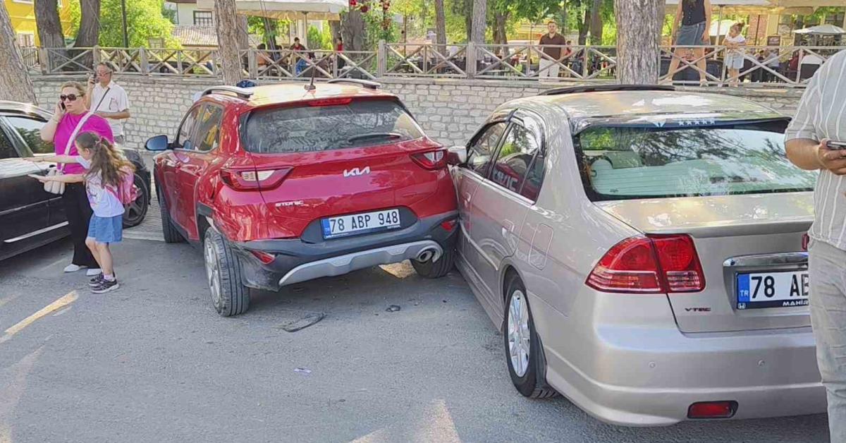 safranboluda otomobil kazasi 3 araca carpti mPst85P4.jpg
