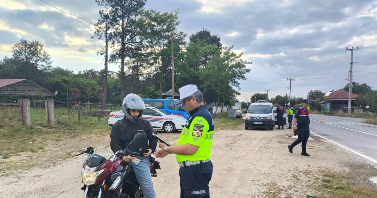 sakarya akyazida 21 motosikletliye islem yapildi 1GuStKNH.jpg