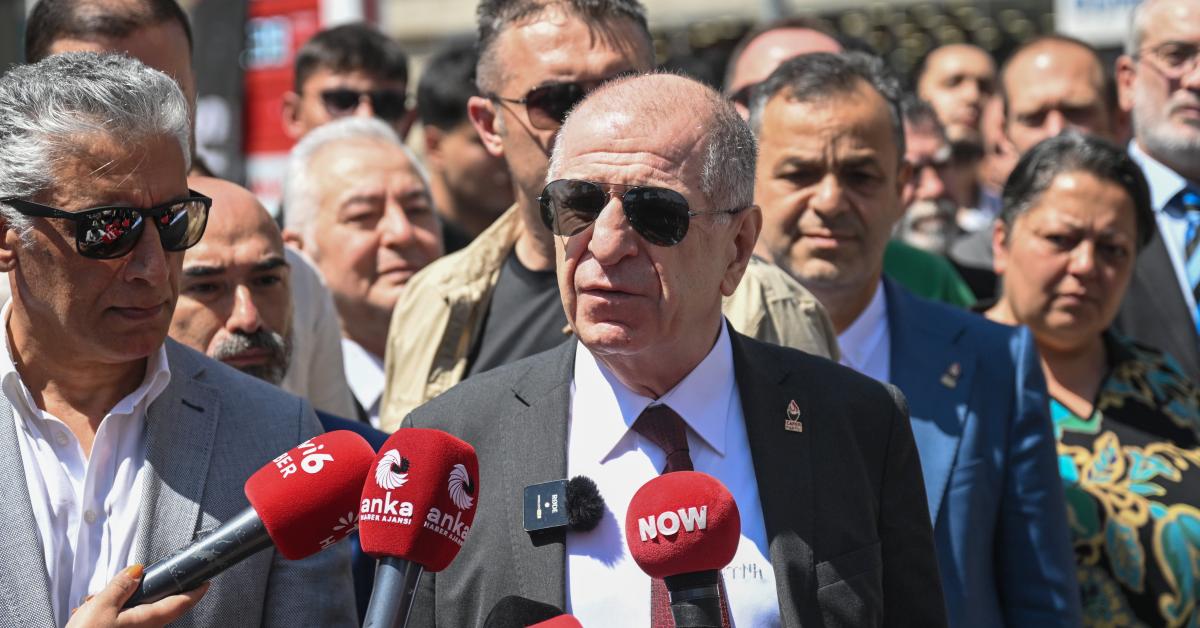 umit ozdag talat pasa anitini ziyaret etti meclisteki sozlere tepki gosterdi vV6XeNlJ.jpg