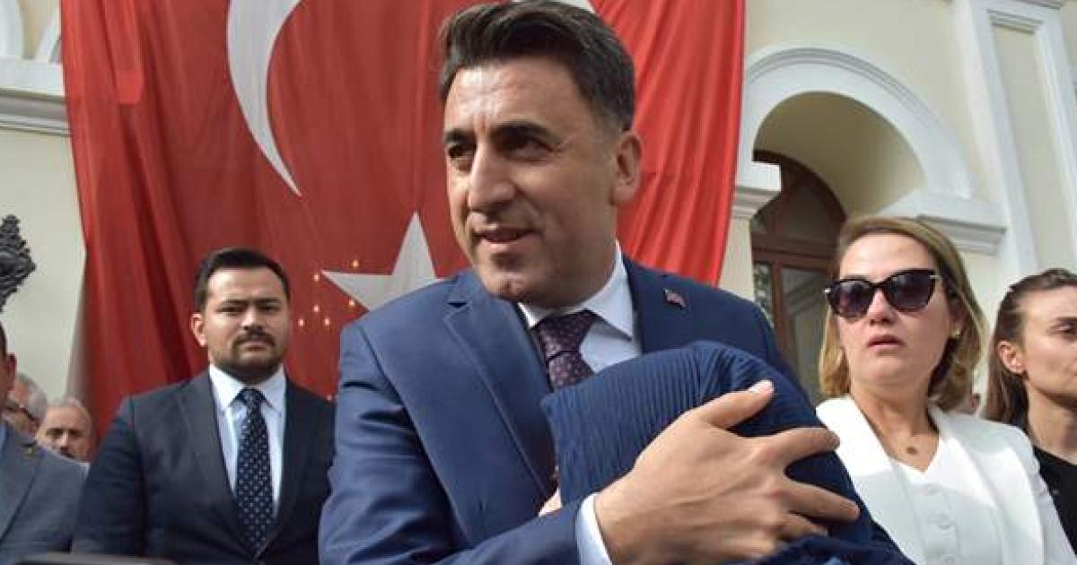 vali sefik aygol bilecikten gozyaslariyla ugurlandi aVAkgbWA.jpg