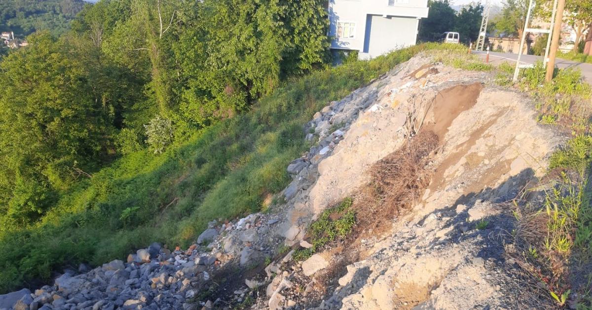 zonguldak alaplida heyelan gecen yil yapilan duvar coktu tLkyWaIJ.jpg