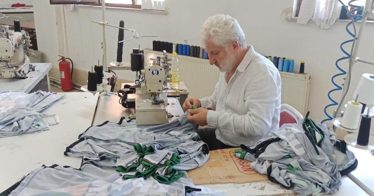 zonguldakin kucuk ilcesinden buyuk basari forma uretiyor ulke geneline gonderiyorlar Uey1E8LI.jpg