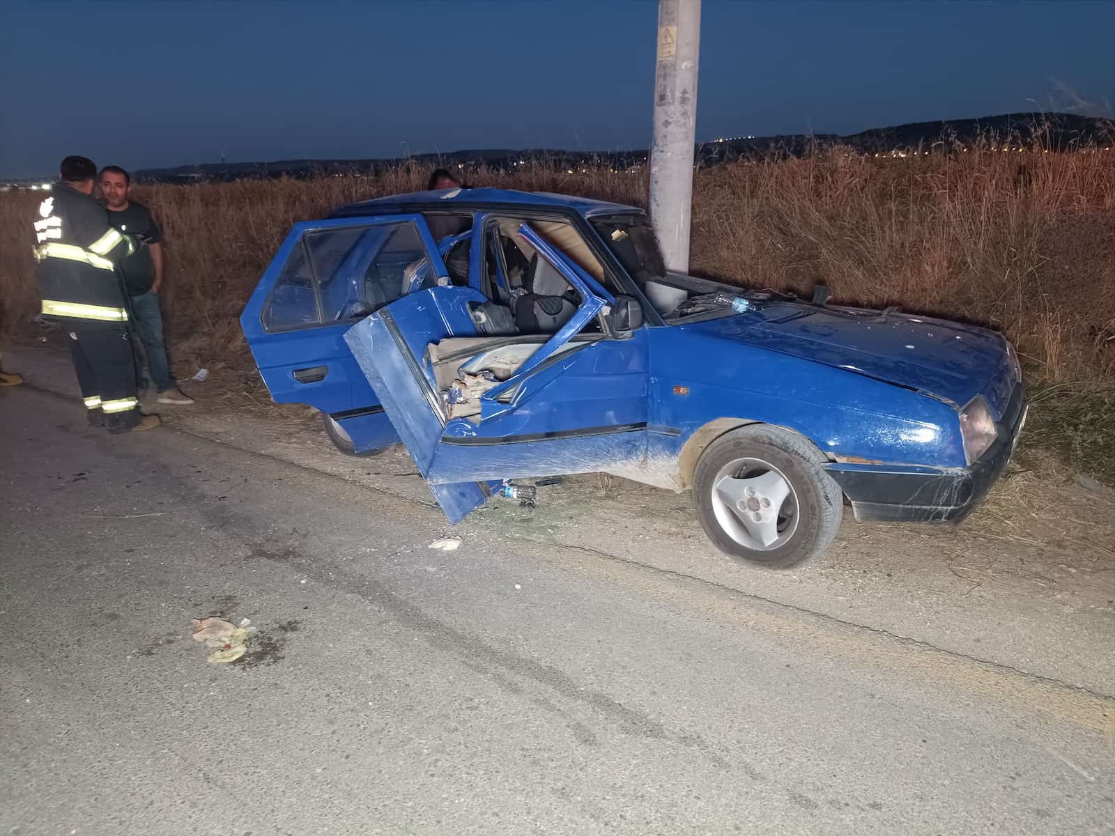 Aydınlatma Direğine Çarpan Araçta Can Pazarı 4 Yaralı