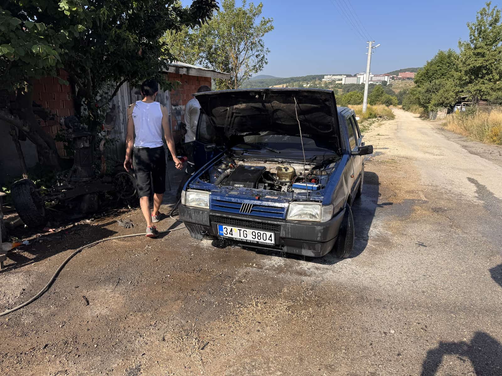 Bolu’da Gizemli Yangın Park Halindeki Araç Alev Aldı