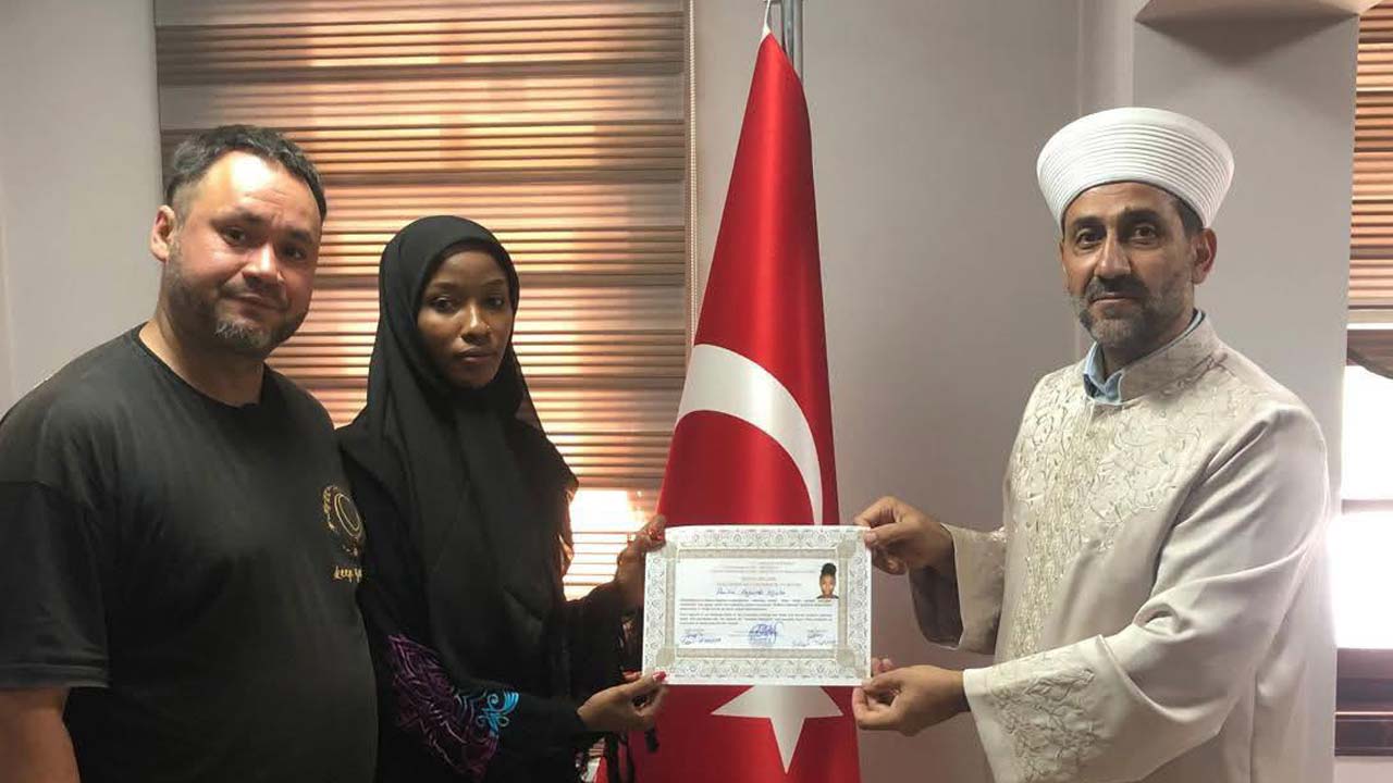 Bolu’da Kongo Vatandaşı Hristiyan Kadın Müslüman Oldu
