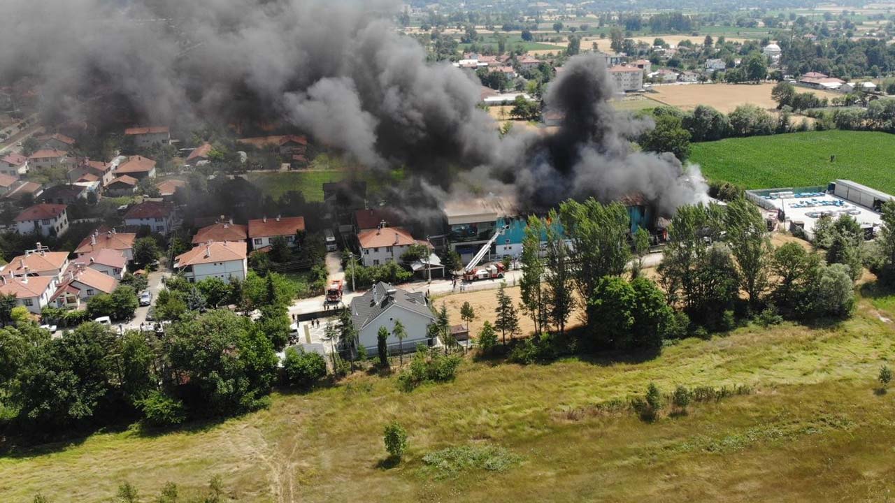 Bolu’daki Fabrika Yangınına Gerede’den Hava Desteği