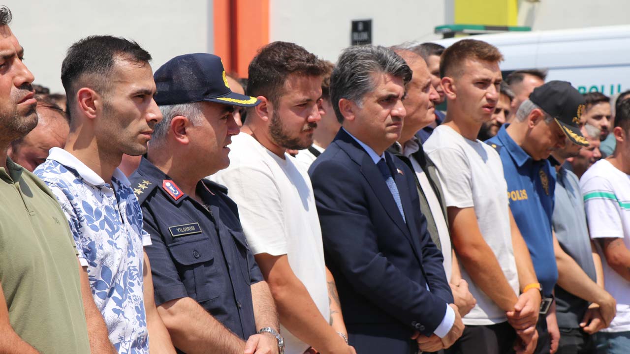Bolu’dan Gönüllü Olarak Gittiği Yangında Hayatını Kaybeden Ahmet Demirel Son Yolculuğuna Uğurlandı