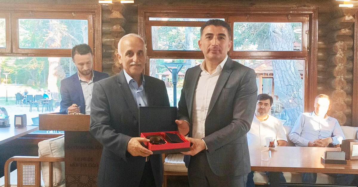 Gerede, müftü Yüksel Başkan'ın Veda Yemeği, hediye takdimi