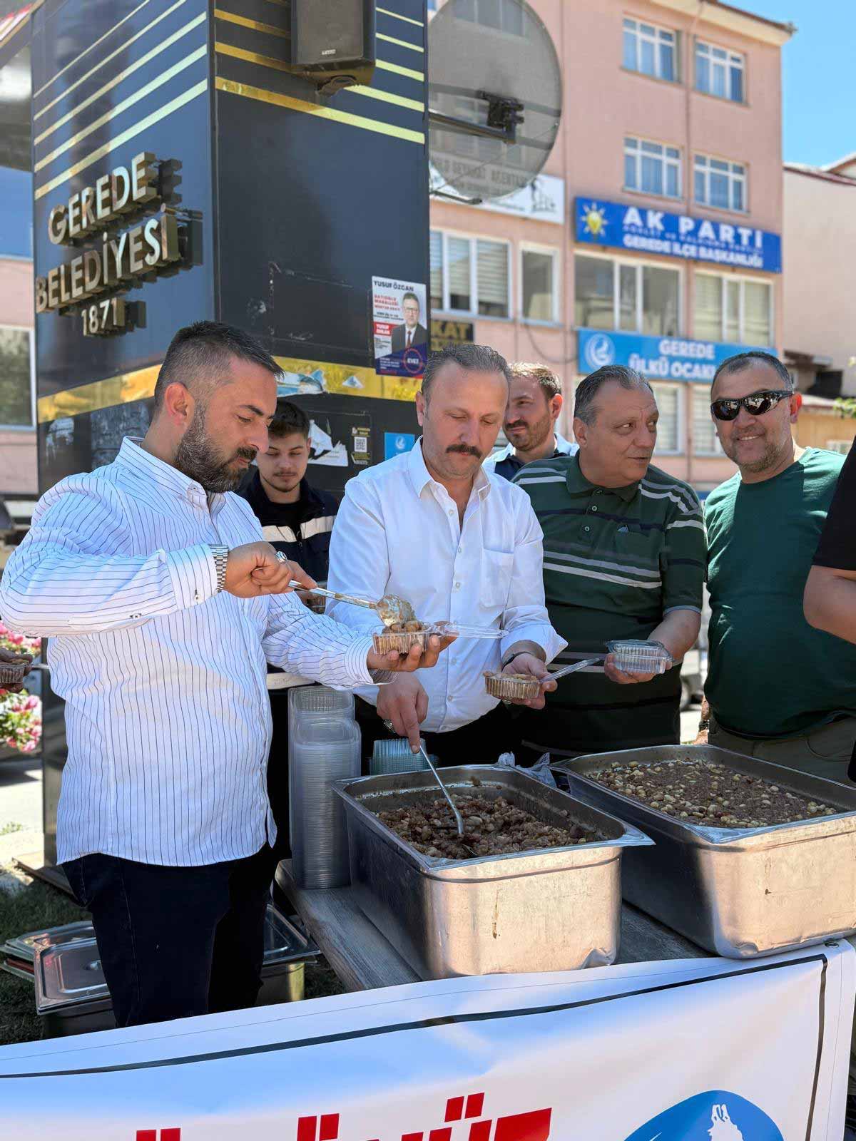 MHP ve Ülkü Ocakları Gerede'de Aşure Dağıttı, Ayhan Tabak, Veysel Türker, Eşref Töngemen