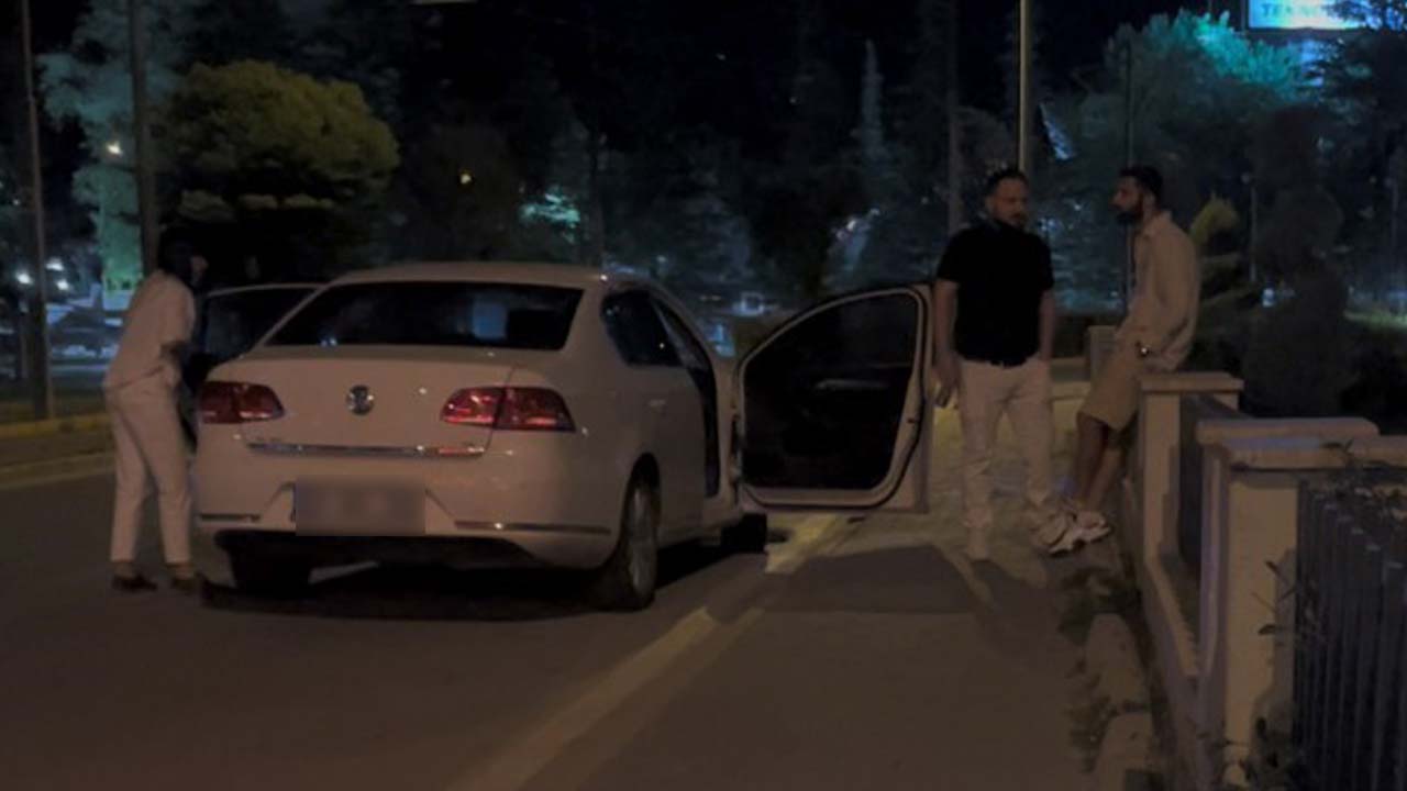 Polis Ceza Yazarken O İçki İçmeye Devam Etti