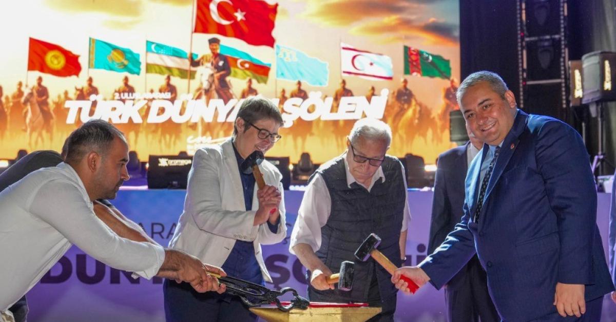 ankara keciorende turk dunyasina vefa M3u1VkRL.jpg
