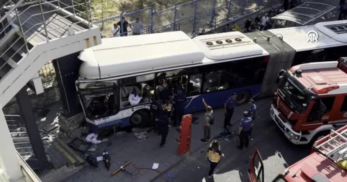 ankara keciorende zincirleme trafik kazasi 20 yarali haber jeyFMCd3.jpg