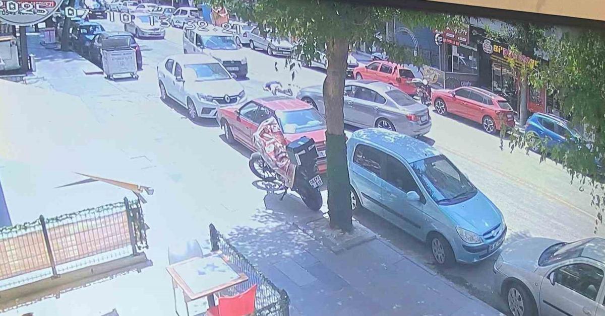 ankara yenimahallede yayaya otomobil carpti goruntuler ortaya cikti PfiI2w4E.jpg