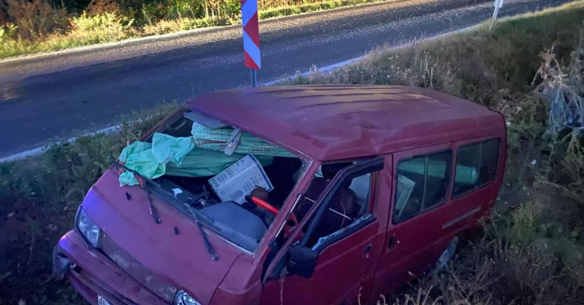 bilecik pazaryerinde minibus dere yatagina dustu 4CUqzq4i.jpg