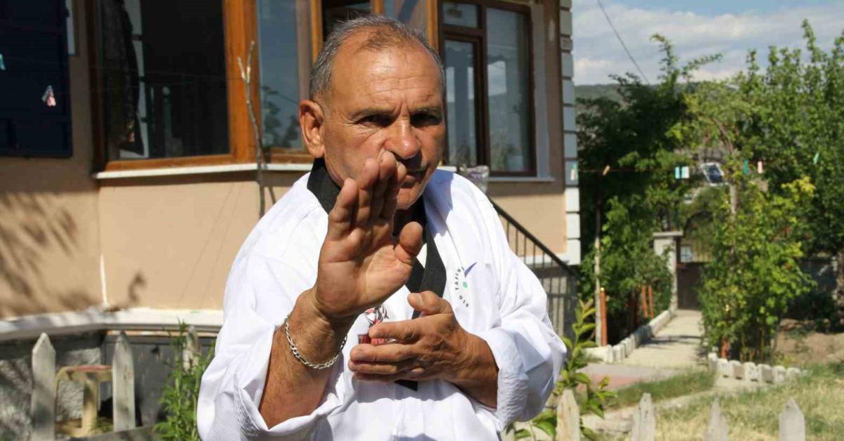 cankiri korgunda 65 yasinda taekwondo ustasi genclere tas cikartiyor vcrtlQcr.jpg