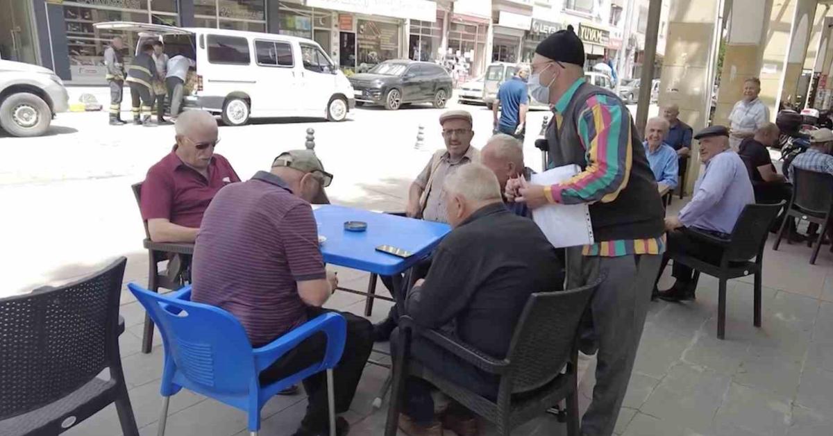 cankirida zabita dilenci kiligina girerek 10 dakikada 340 tl topladi uthP5av3.jpg