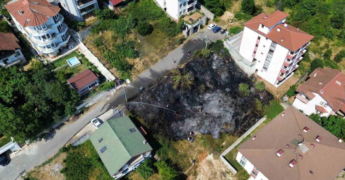 duzce merkezde yangin panigi binalarin arasinda alev aldi SP6JRqeZ.jpg