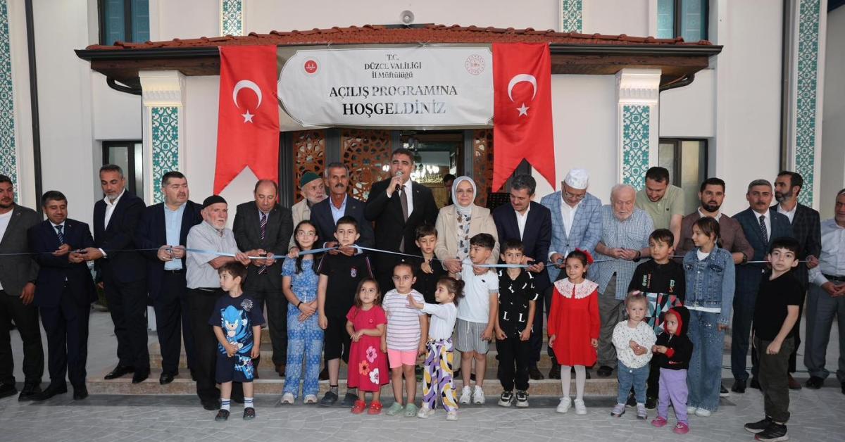 duzcede yeniden yapilan cami ibadete acildi QeLxT9CU.jpg