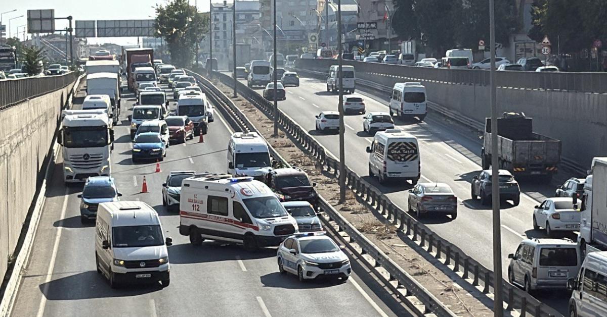 gebzede zincirleme trafik kazasi 4 arac karisti hSKu4eDA.jpg