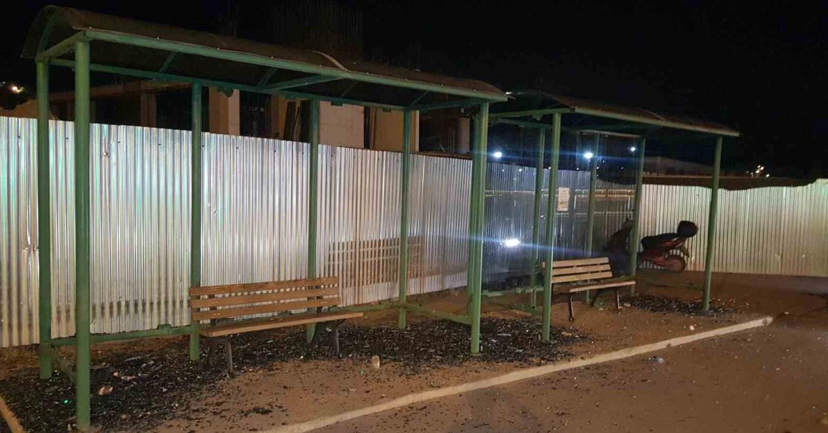 karabukte otobus duraginin camlarini kiran sahis yakalandi ZOUdGlqh.jpg