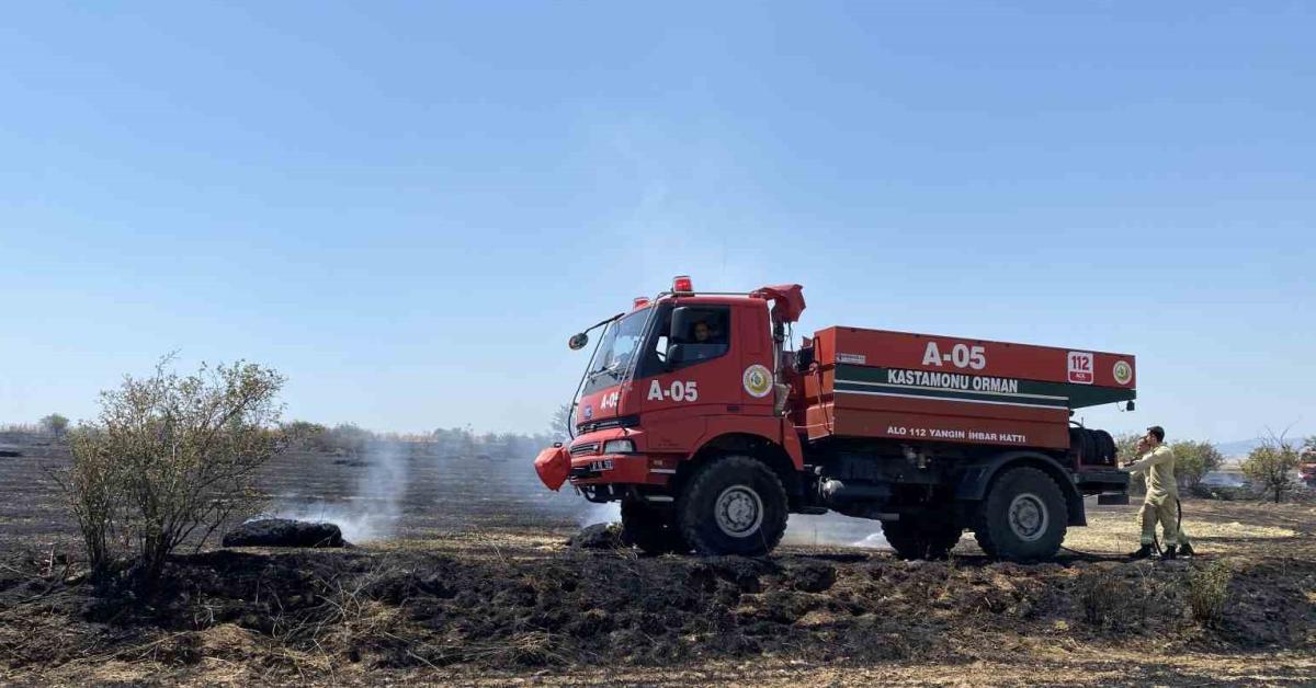 kastamonuda balya makinesinden cikti 40 donum araziyi yakti iBwZthNv.jpg