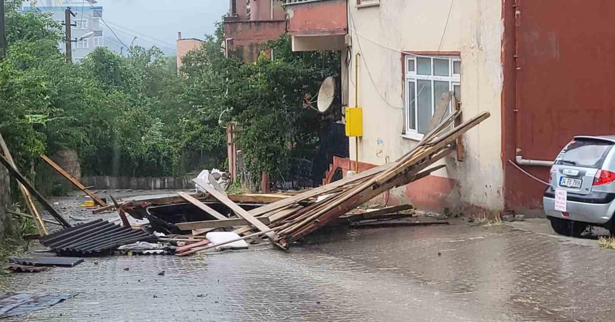 kastamonuda korkutan firtina hortum olustu catilar uctu NEye4KWb.jpg
