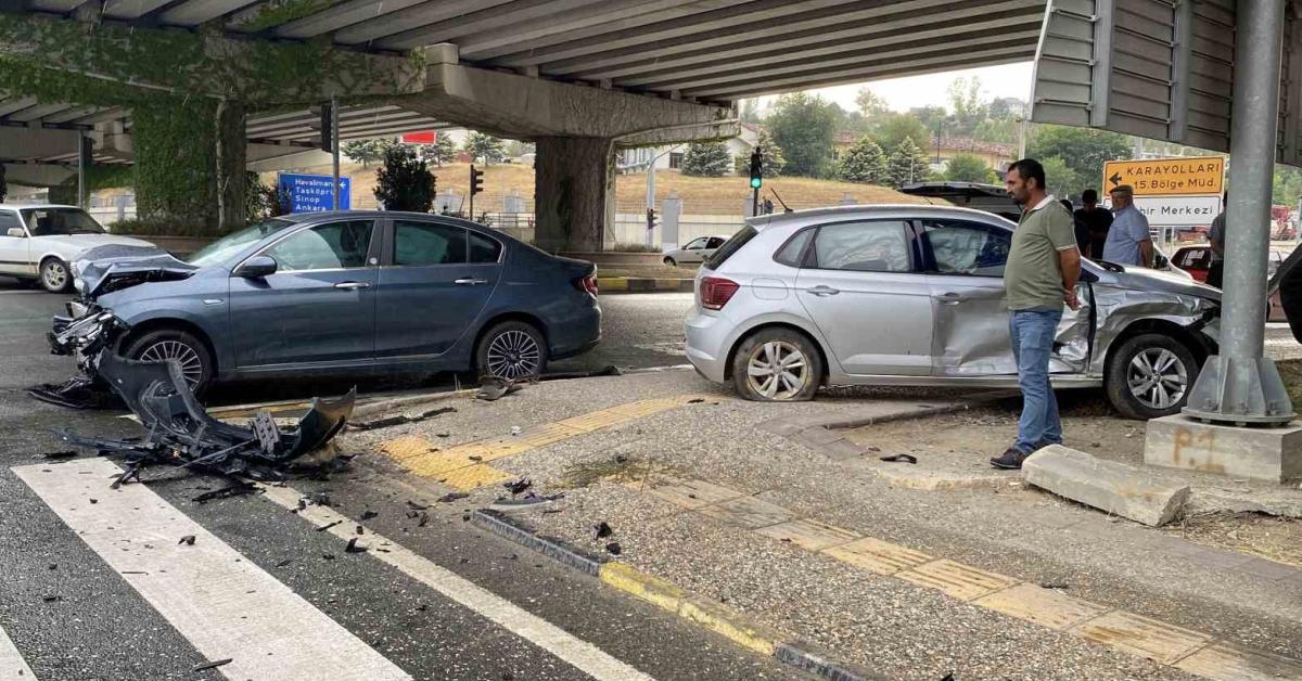kastamonuda zincirleme trafik kazasi 5 yarali UFJ86aSK.jpg