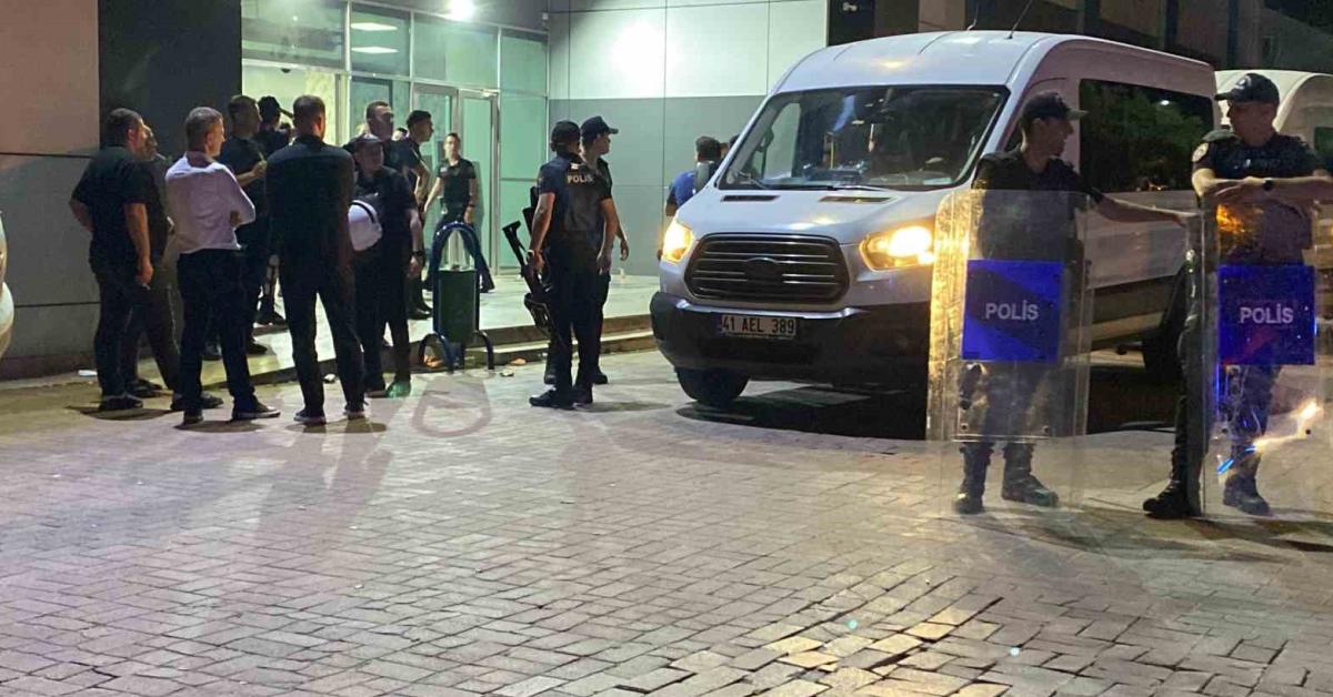 kocaeli kartepede dugun kavgasi 5 yarali 25 gozalti AWSXTWiZ.jpg