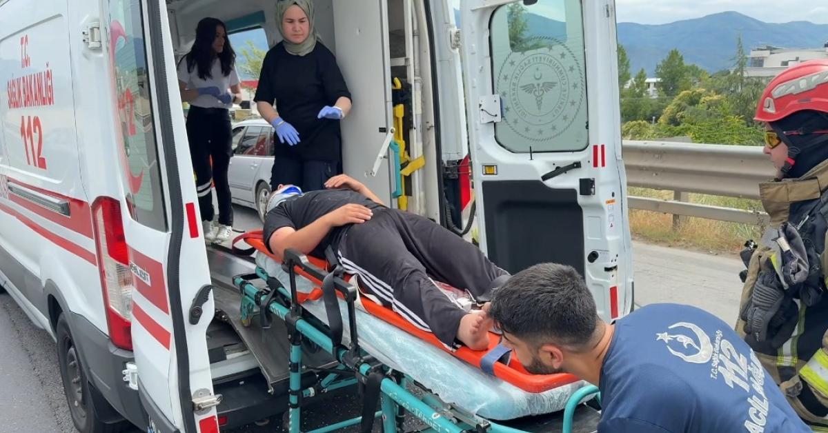 kocaeli kartepede tir kazasi surucu hastaneye kaldirildi PSnPqEPL.jpg