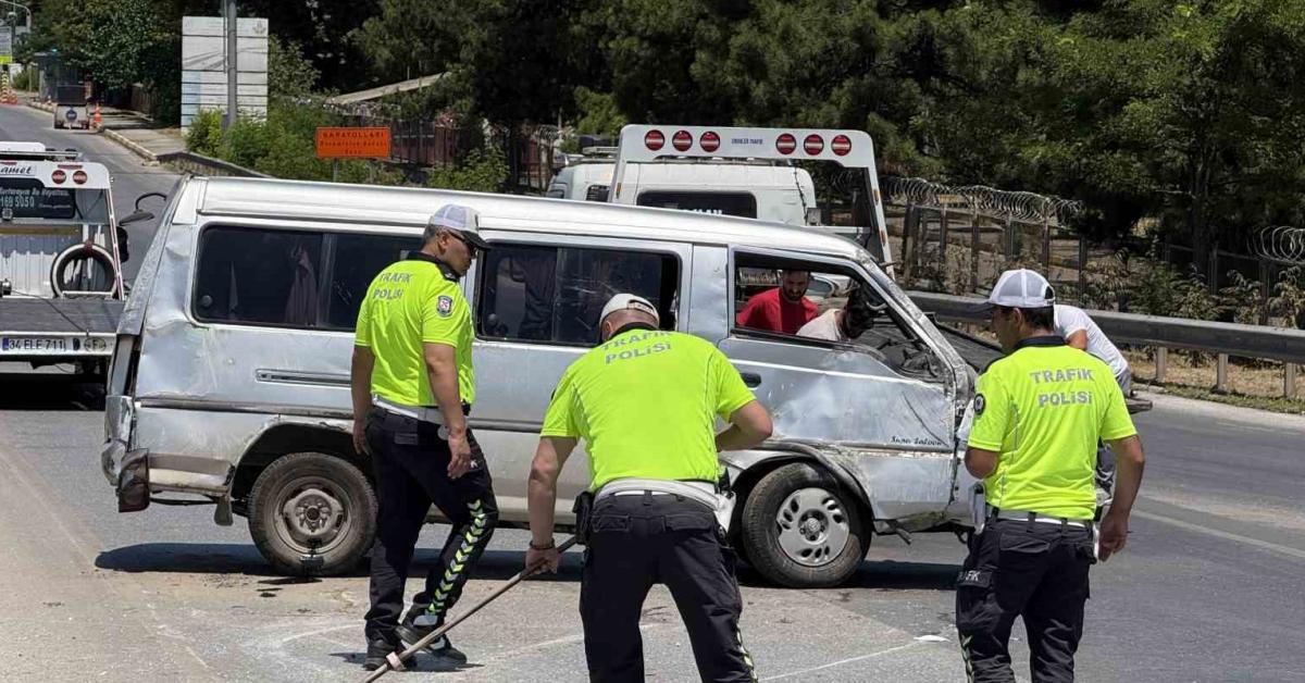 sakaryada minibus kazasi 6 yarali 1rivAnzJ.jpg