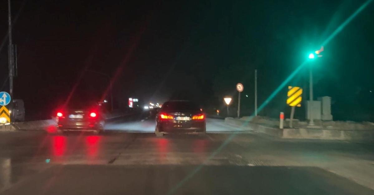 sakaryada tehlikeli anlar kara yolunu yaris pistine cevirdiler NpzSgtkg.jpg