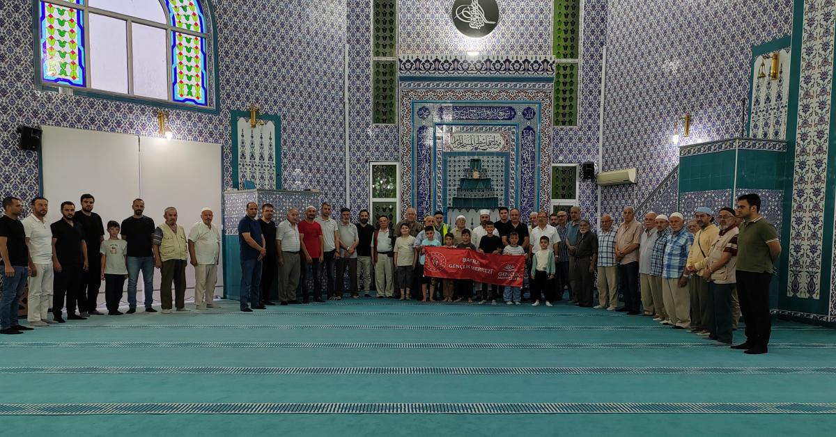 samsun bafrada aileler ve cocuklar sabah namazinda bulustu KFj5qFNP.jpg