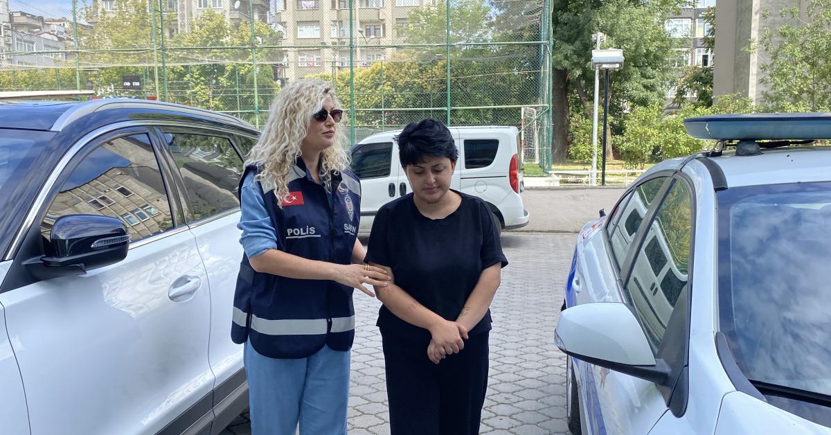 samsunda kizinin bicakla yaraladigi anne hastaneye kaldirildi bxP4suWA.jpg
