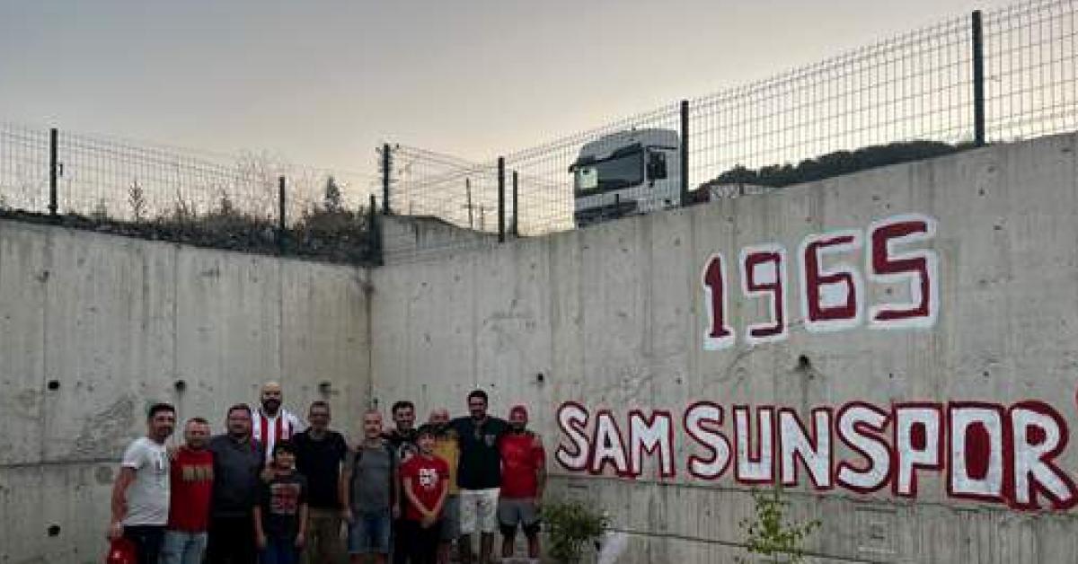 samsunspor taraftarlarindan ornek hareket BqD6n3Ez.jpg