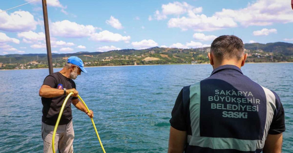 sapanca golunde temizlik calismalari yapiliyor UwlyFEPY.jpg