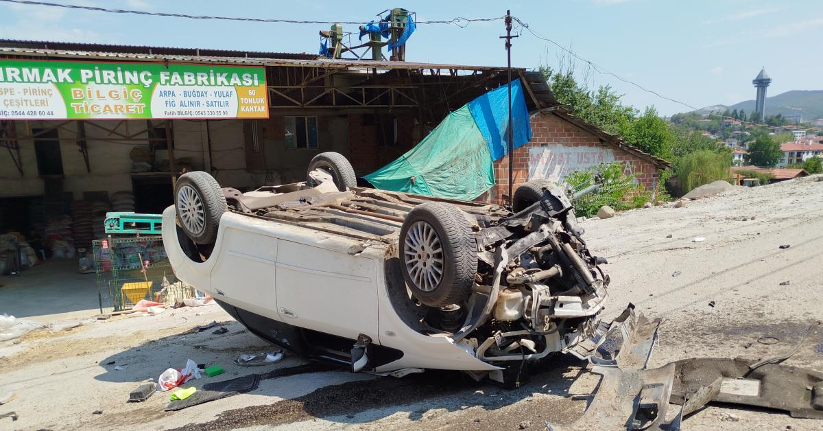 sinop boyabata otomobil devrildi yaralilar var nsJ4ZdyQ.jpg