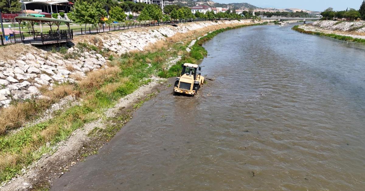 yesilirmak nehrinde temizlik calismalari baslatildi zq5UA8fC.jpg
