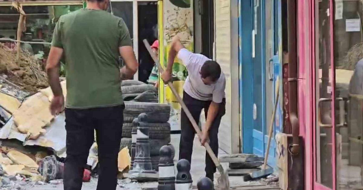 zonguldakta molozlar tepki cekti 5t7BpOGj.jpg