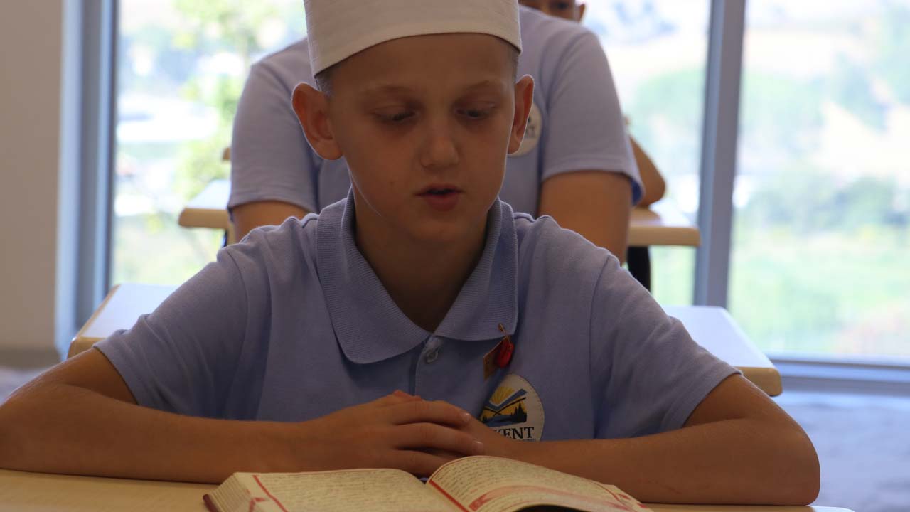 11 Yaşındaki Yakup 5 Ayda Kur’an ı Kerim’i Ezberleyerek